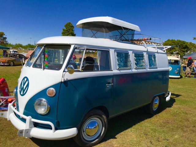 1967 Volkswagen Bus/Vanagon pop top camper model