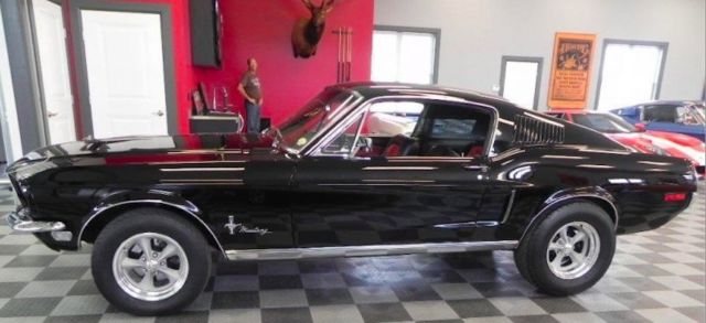 1968 Ford Mustang fastback, 2 doors, 4 seats