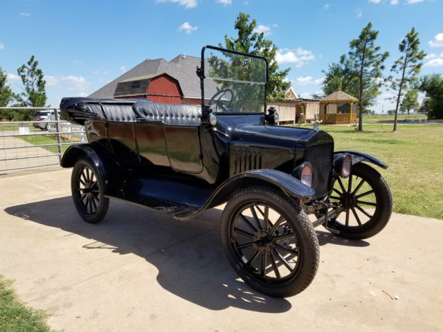 1917 Ford Model T Touring Car