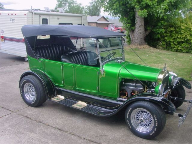 1927 Ford Model T 4 door touring