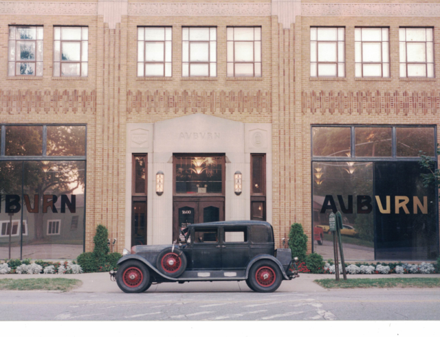 1928 Auburn 8-115 Brougham