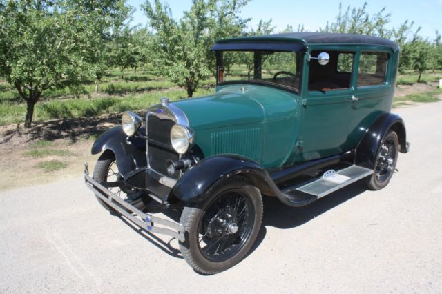 1929 Ford Model A DeLuxe California driver