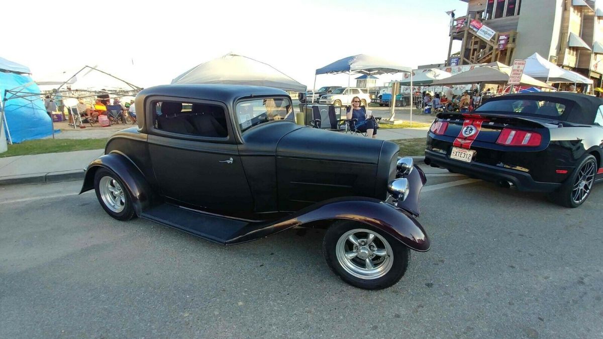1932 Ford 3 window Coupe Deluxe