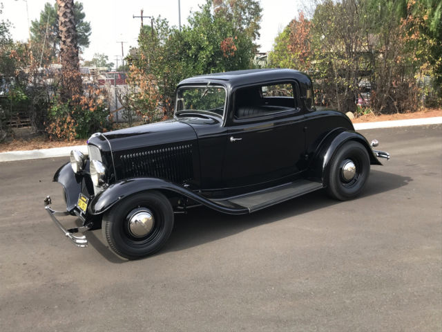 1932 Ford 3 Window Coupe Deluxe