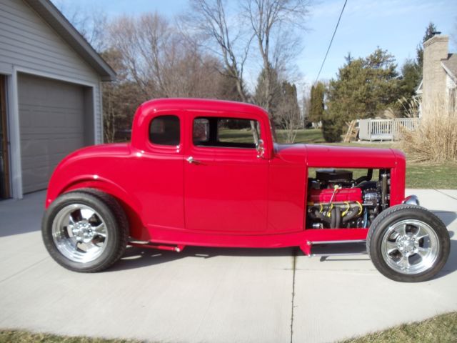 1932 Ford FIVE WINDOW COUPE FIVE WINDOW