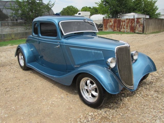 1934 Ford 5 window coupe deluxe
