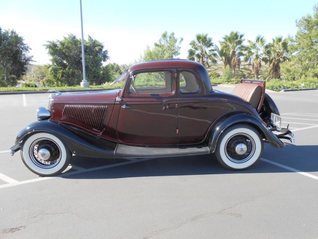 1934 Ford Model 40 Deluxe 5-window California Prize..