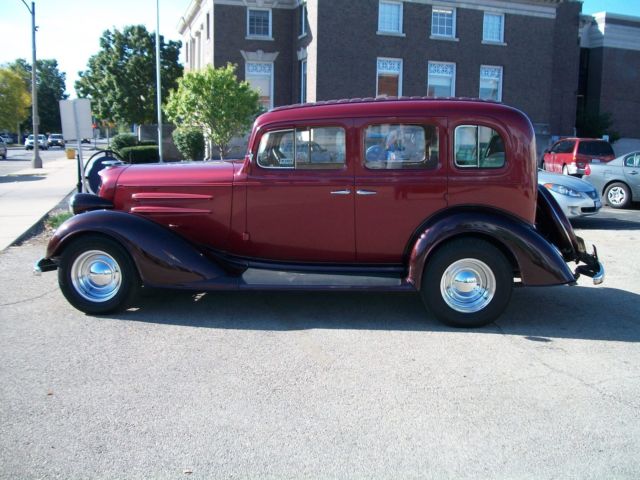 1934 Oldsmobile Custom Cruiser