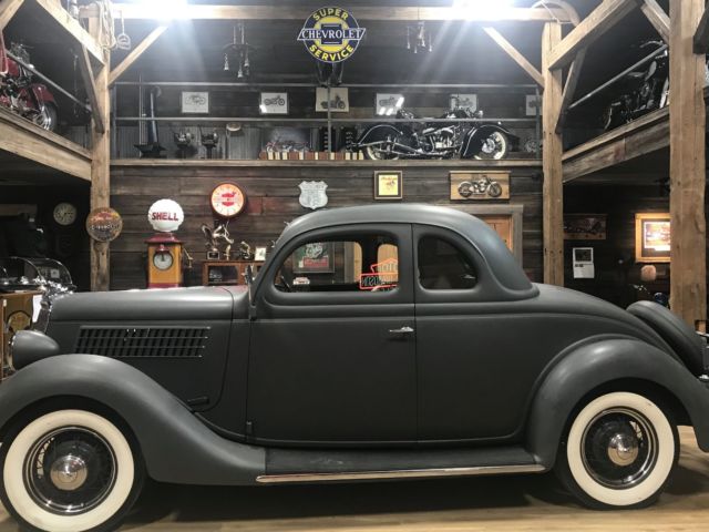 1935 Ford Deluxe deluxe