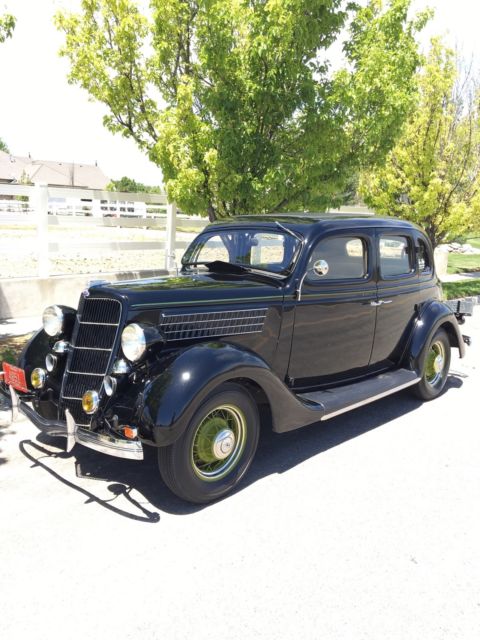 1935 Ford EARLY V/8 SEDAN DELUXE TOURING