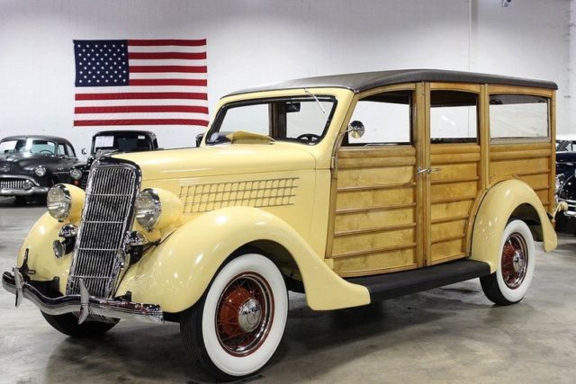 1935 Ford Woodie Station Wagon