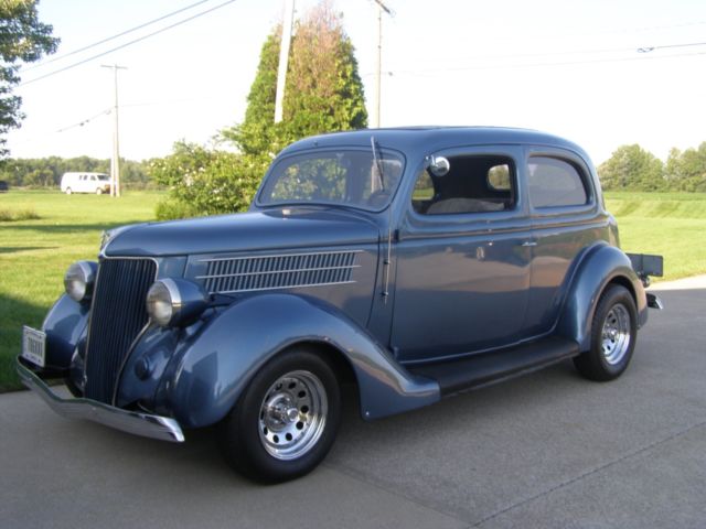 1936 Ford sedan