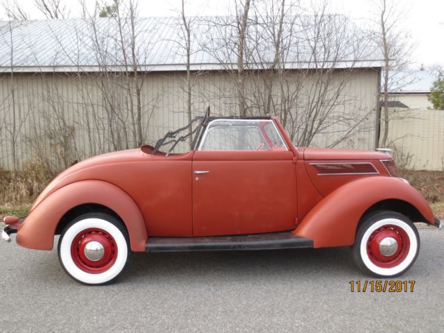 1937 Ford Cabriolet Deluxe