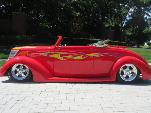 1937 Ford CABRIOLET COUPE