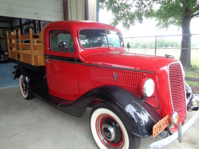 1937 Ford truck delux