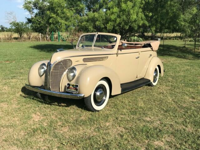 1938 Ford 81A Deluxe Convertible Sedan