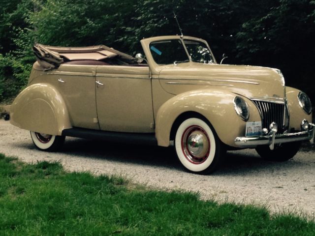 1939 Ford Deluxe Sedan Convertible Deluxe