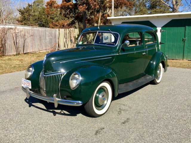 1939 Ford Tudor Deluxe Sedan Dartmouth Green