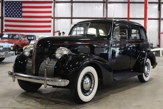 1939 Pontiac Deluxe --