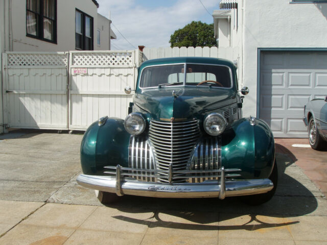 1940 Cadillac Fleetwood chrome
