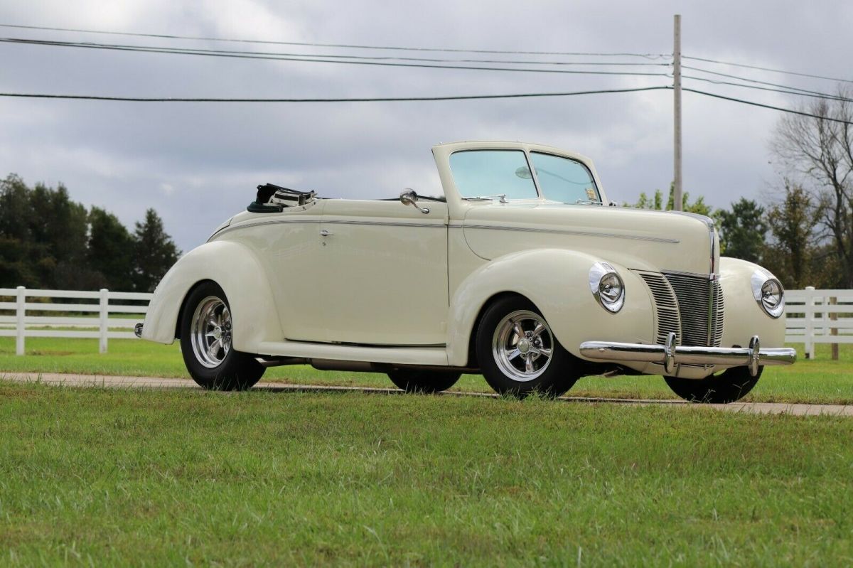 1940 Ford Deluxe Convertiable deluxe