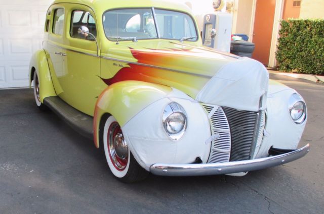 1940 Ford DELUXE
