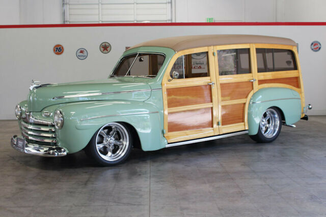1942 Ford Deluxe Woodie