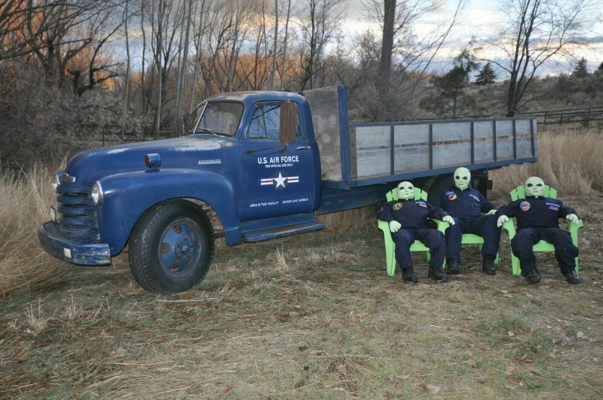 1952 Chevrolet 2-ton Cab Chassis Flatbed Loadmaster Truck