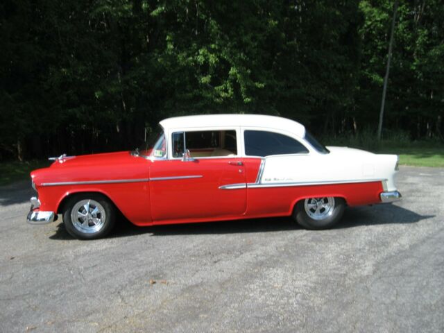 1955 Chevrolet Bel Air/150/210 RED AND WHITE