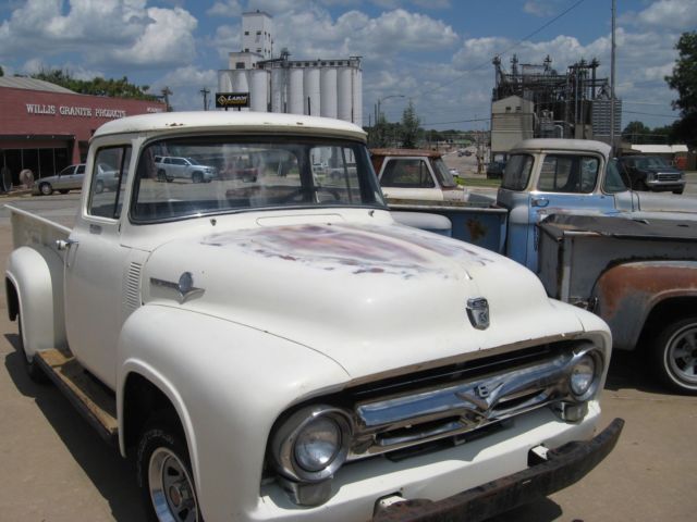 1956 Ford F-100 DELUXE