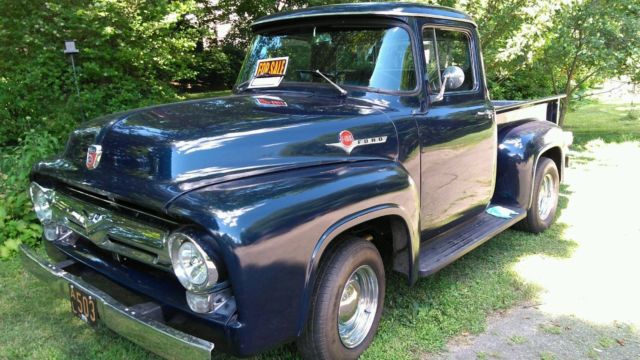 1956 Ford F-100 deluxe