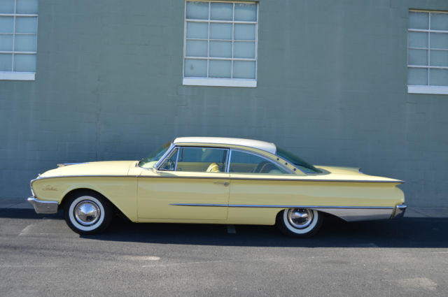 1960 Ford Galaxie STARLINER