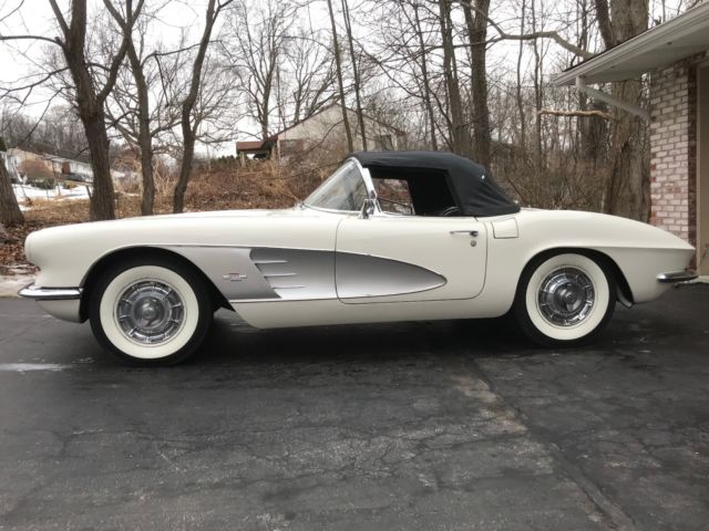 1961 Chevrolet Corvette #'s match 270 HP , 3 SPEED , 2 TOPS delivery inc.