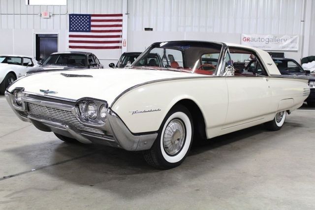 1961 Ford Thunderbird --