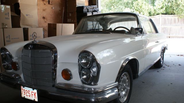 1962 Mercedes-Benz 200-Series