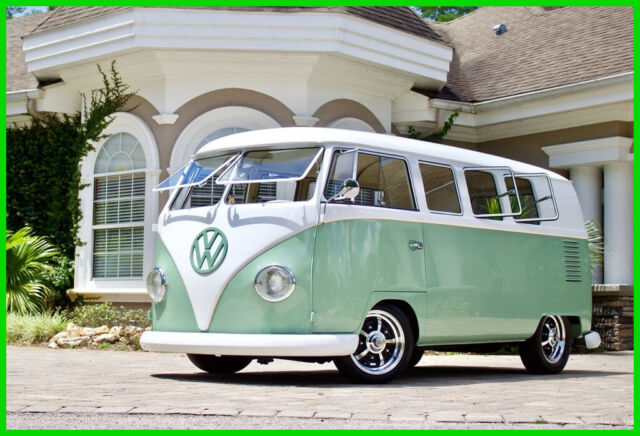 1962 Volkswagen Bus/Vanagon 11 Window Bus / Modified 1600cc / Full Restoration