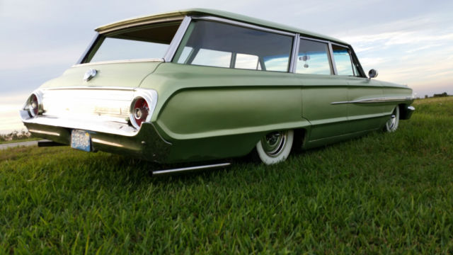 1964 Ford Galaxie Country sedan