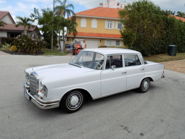 1964 Mercedes-Benz 200-Series 220 Seb Sedan