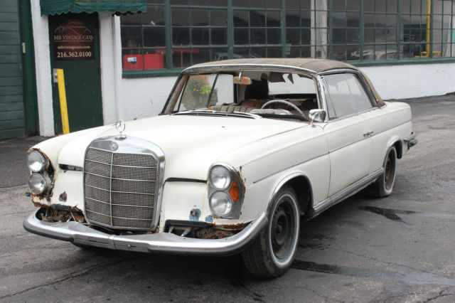 1964 Mercedes-Benz 200-Series