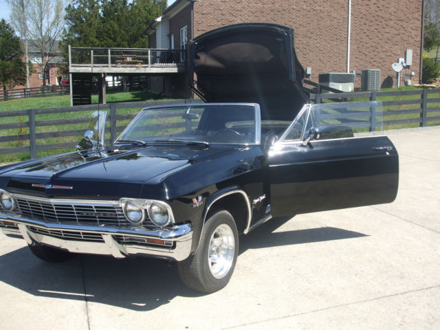 1965 Chevrolet Impala Triple Black