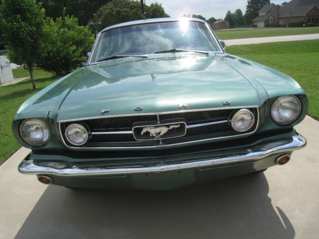 1965 Ford Mustang V8 302 w/ Air Conditioning