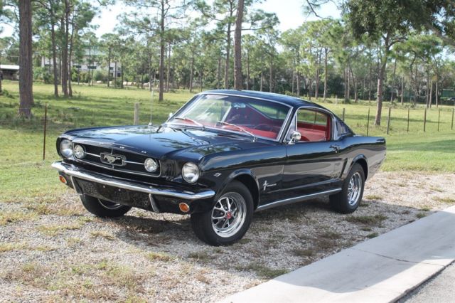 1965 Ford Mustang 4 Speed 2 Plus 2