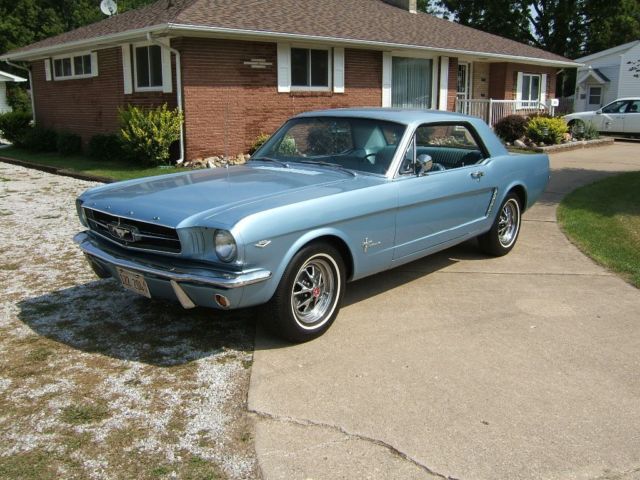 1965 Ford Mustang Coupe pony/luxury