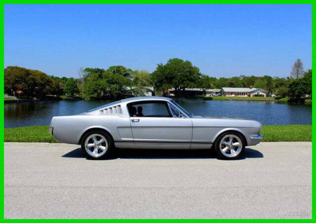1965 Ford Mustang FASTBACK RESTOMOD  AIR CONDITION