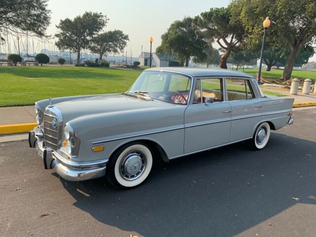 1965 Mercedes-Benz 200-Series 220 S Automatic