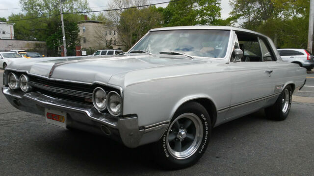 1965 Oldsmobile 442 Holiday coupe