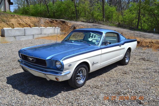 1966 Ford Mustang FASTBACK 289 4V AUTO