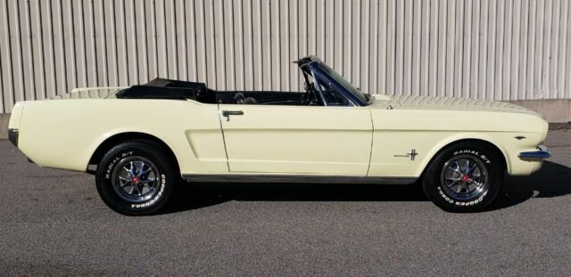 1966 Ford Mustang SPRINGTIME YELLOW CONVERTIBLE 289 AUTOMATIC