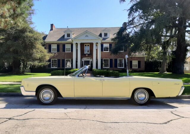 1966 Lincoln Continental convertible - suicide doors