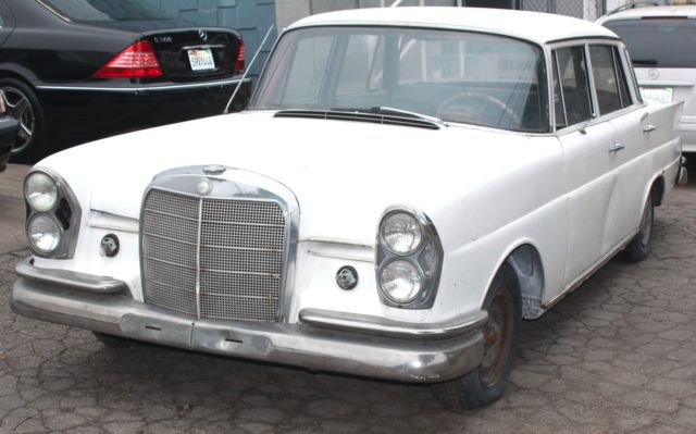 1966 Mercedes-Benz 200-Series 230